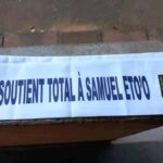 L’écharpe de « Soutient à Samuel Eto’o » coup de communication ou simplement faute d’orthographe ?