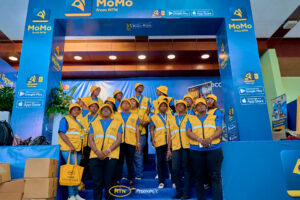 Équipe MTN Cameroun devant le stand MoMo lors du Salon Promote 2026 à Yaoundé.